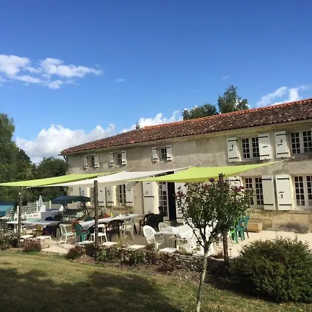 Spacious Holiday In Sauvant With Private Pool 圣索旺