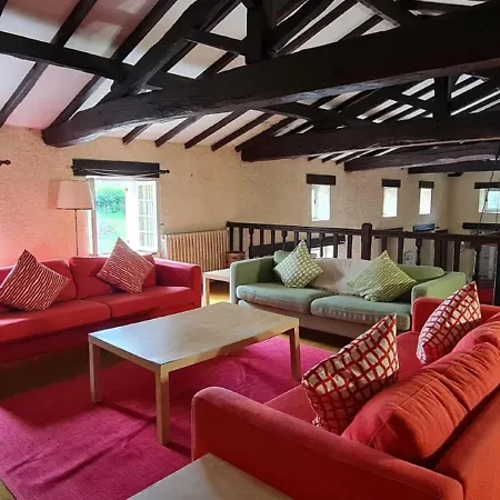 度假居 Spacious Holiday In Sauvant With Private Pool 圣索旺